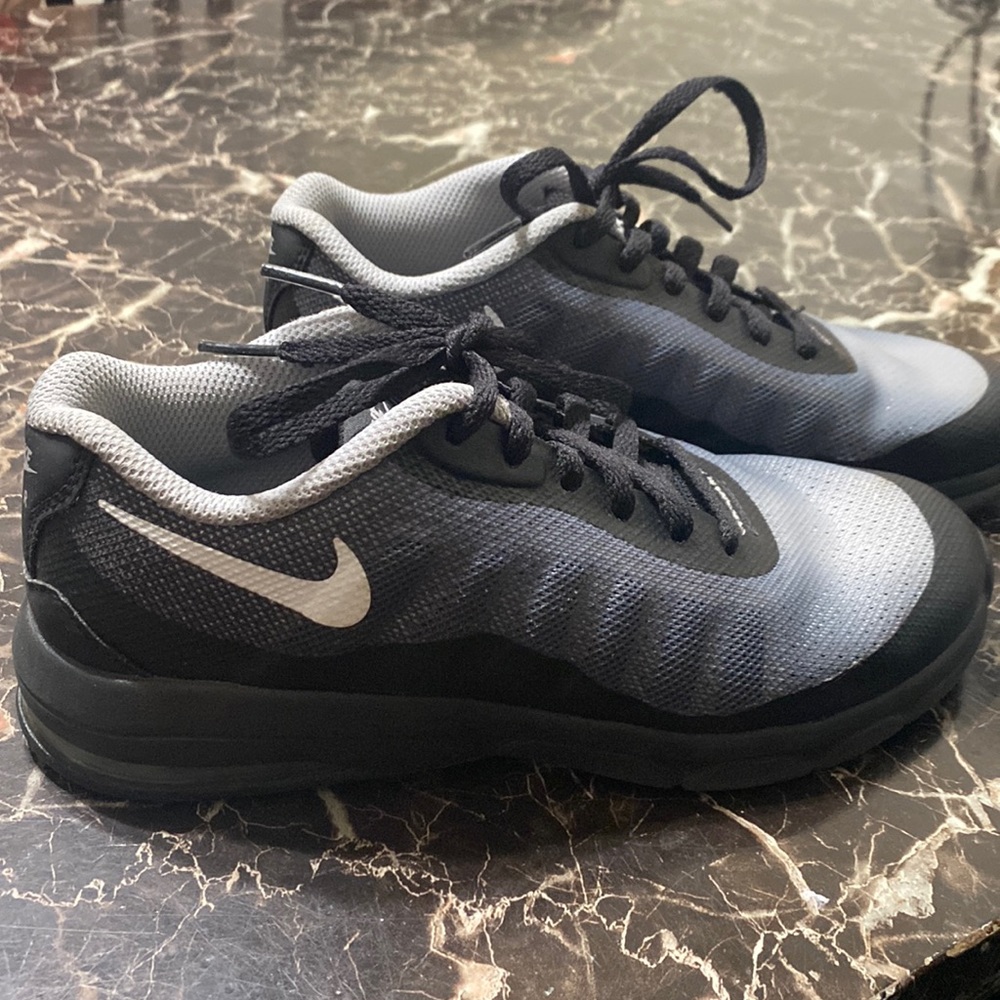 Youth 2.5 Nike shoes!